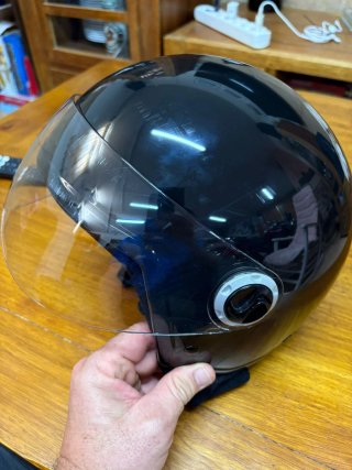 Casco de moto con visera