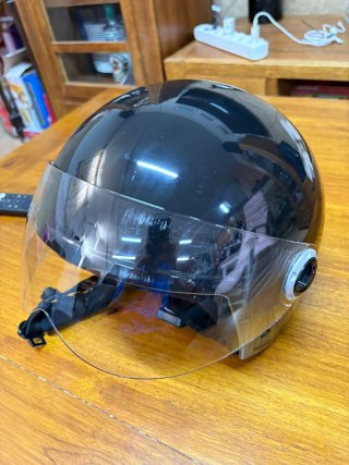 Casco de moto con visera