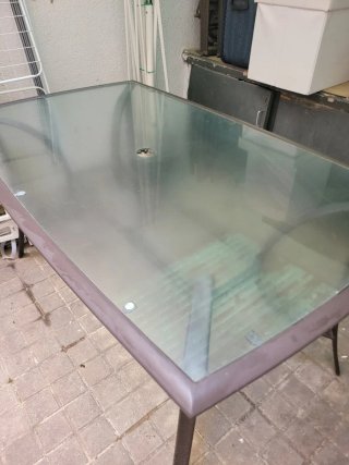 Mesa de jardín de cristal y metal