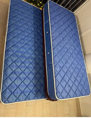 Estructura cama nido madera y plástico Colchones