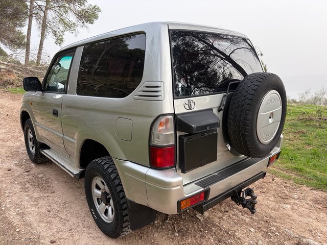 Toyota Land Cruiser 90 2000