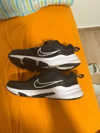 Zapatillas Nike Negras y Blancas