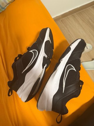 Zapatillas Nike Negras y Blancas