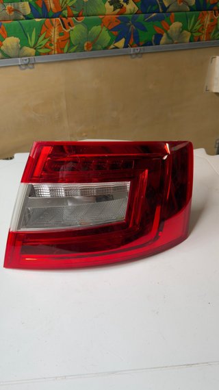 Piloto trasero derecho Skoda Octavia 2018