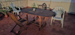 Mesa de terraza y 4 sillas de madera