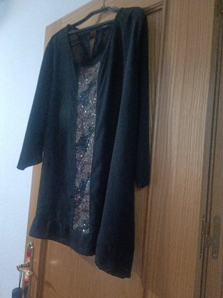 Blusa negra con lentejuelas animal print