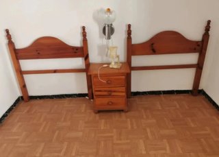 Dormitorio  provenzal. Armario cabeceros y mesita