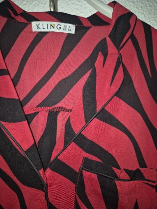 Camisa Kling Estampado Animal Print Rojo y Negro
