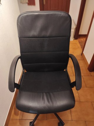 Silla de oficina negra