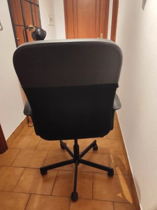 Silla de oficina negra