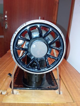Máquina de coser ALFA antigua