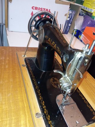 Máquina de coser ALFA antigua