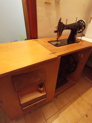 Máquina de coser ALFA antigua
