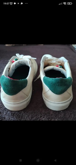 Zapatillas de piel blancas
