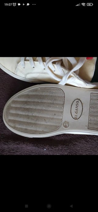 Zapatillas de piel blancas