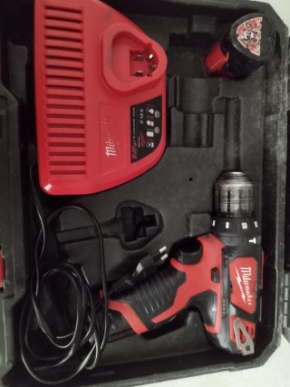 Taladro Atornillador Milwaukee M12 BDD + Maletín