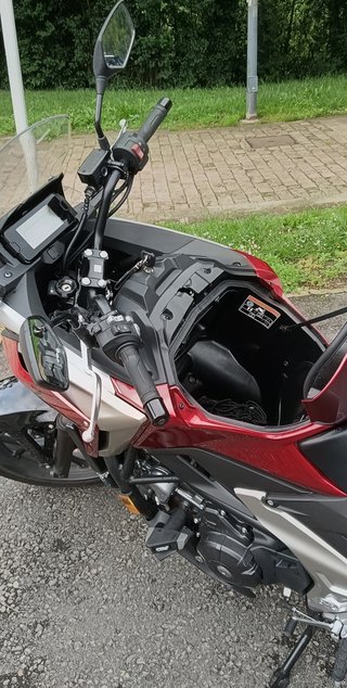 Honda NC 750 X A2 de Oct 2024 roja manual.