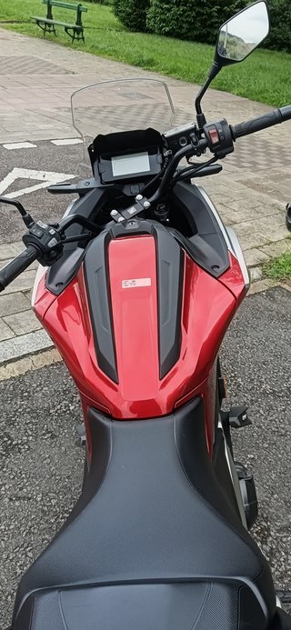 Honda NC 750 X A2 de Oct 2024 roja manual.