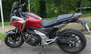 Honda NC 750 X A2 de Oct 2024 roja manual.