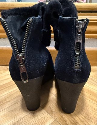 Botines UGG negros con cuña y pelo ninguna puesta
