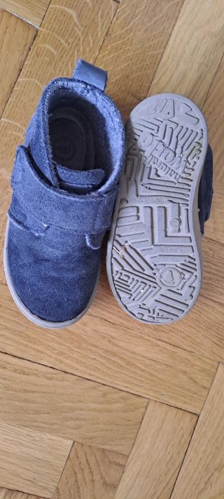 Botas azules invierno ante niño