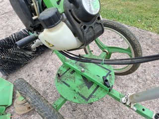 Desbrozadora con ruedas motor 4t y barredora