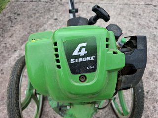 Desbrozadora con ruedas motor 4t y barredora