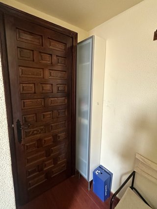 Puerta de madera maciza