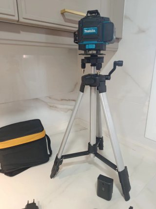 Lote Nivel Láser 360° autonivelante Makita.