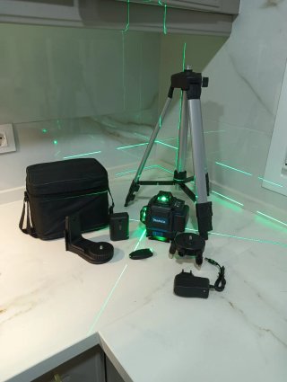 Lote Nivel Láser 360° autonivelante Makita.