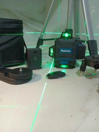 Lote Nivel Láser 360° autonivelante Makita.