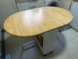 Mesa abatible con 4 sillas