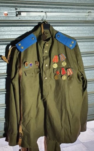 Uniforme URSS NKVD con medallas y gorra