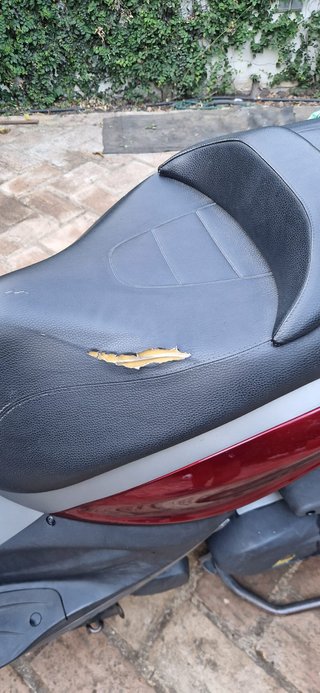Piaggio Beverly 350ST Maxi Scooter Roja