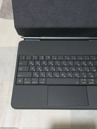 Custodia magnetica con tastiera per iPad Pro 12.9 e iPad Air 13
