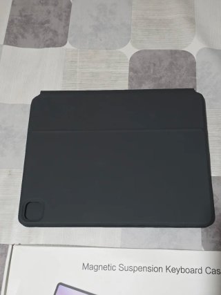 Custodia magnetica con tastiera per iPad Pro 12.9 e iPad Air 13