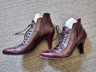 Botines Chie Mihara Piel Marrón Burdeos