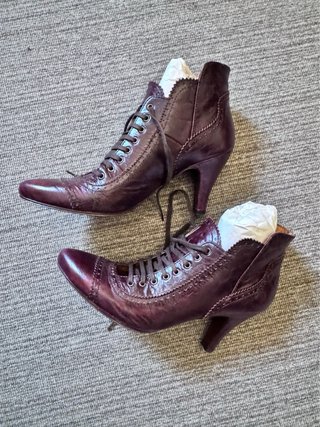 Botines Chie Mihara Piel Marrón Burdeos