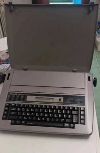 Máquina de Escribir Electrónica Panasonic R194