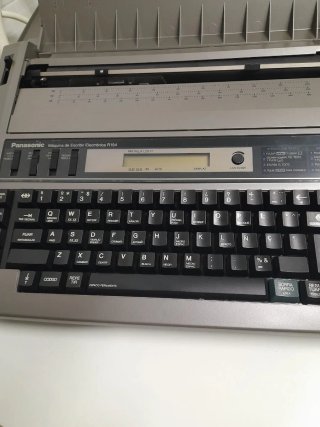 Máquina de Escribir Electrónica Panasonic R194