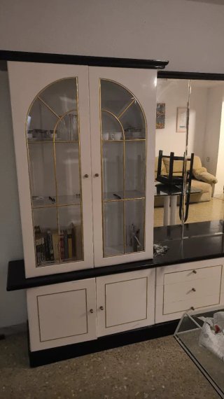 Mueble de salón blanco y negro