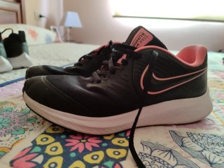 Tenis Nike Negro y Rosa Mujer