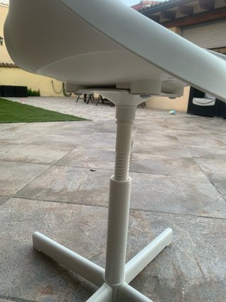 Silla blanca de estudio