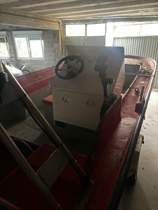 Lancha fueraborda planeadora arcade