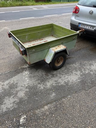 Remolque coche con documentación. Medidas:1,25x1m