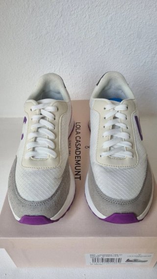 Tenis Lola Casademunt Morado y Blanco