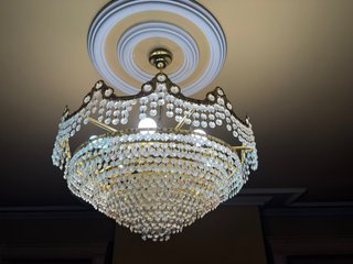 Lámpara de techo cristal y metal dorada