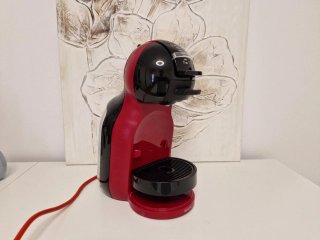 Cafetera Dolce Gusto Roja y Negra