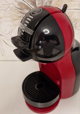 Cafetera Dolce Gusto Roja y Negra