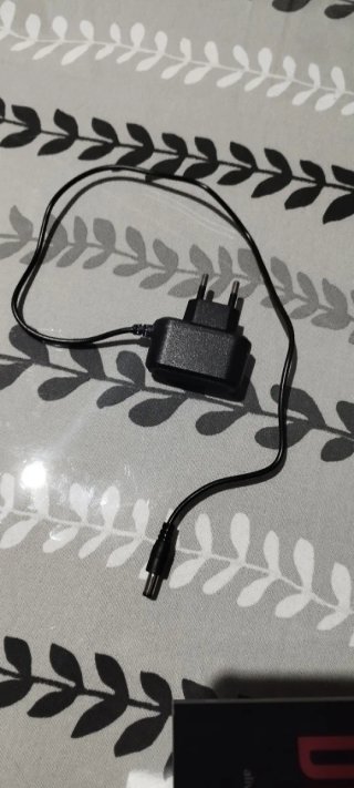 Pedal y enchufe mini máquina de coser